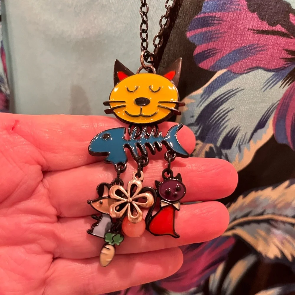N165 NWT Cat and Friends on long black enamel chain